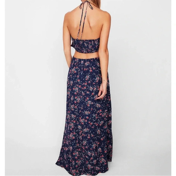Express floral halter maxi dress - Picture 3 of 10